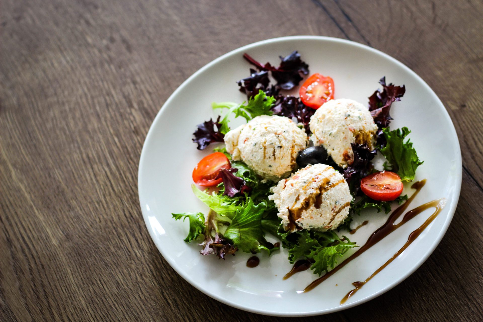Griekse kaasbolletjes met balsamico